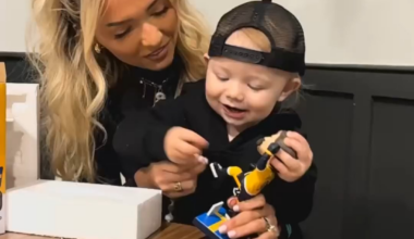 Felix unboxes BobbleFil