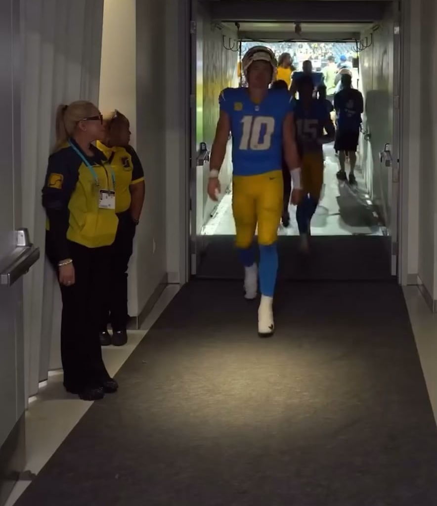 Herbert paying tribute to Joe Alt with a sad version of their celebration