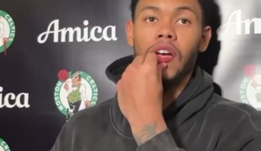 Derrick White passing Anfernee his baby at the end of his interview 🥹🫶🏻. Buffalo serving dimes and babies.