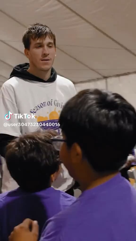 Thiero, Luka and Reaves visited a thanksgiving camp