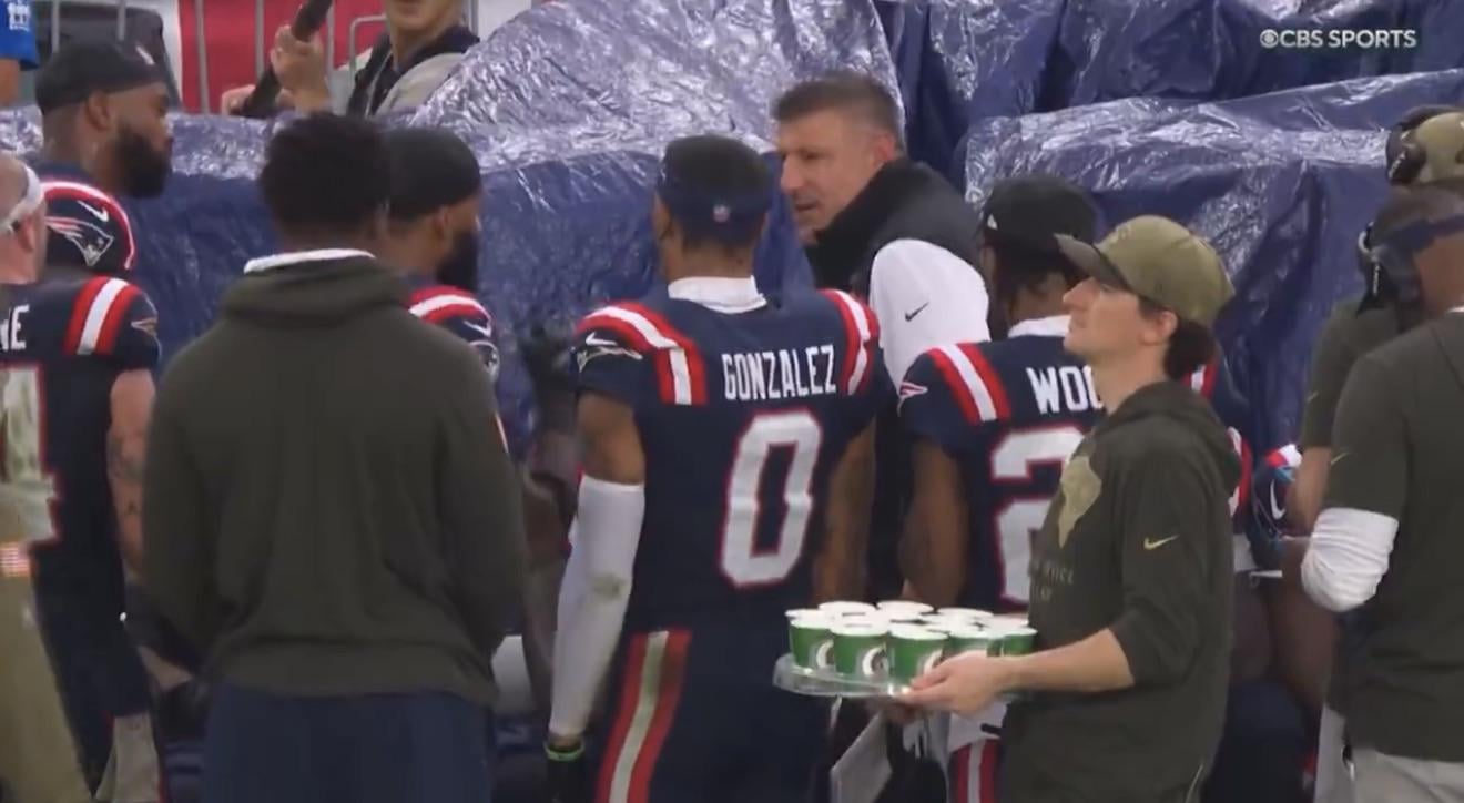 We’re 9 games into the season.. Do we have a single clip or still shot of Raheem or Zac huddled up on the sidelines talking to players? Why is Penix always looking at the ipad by himself??