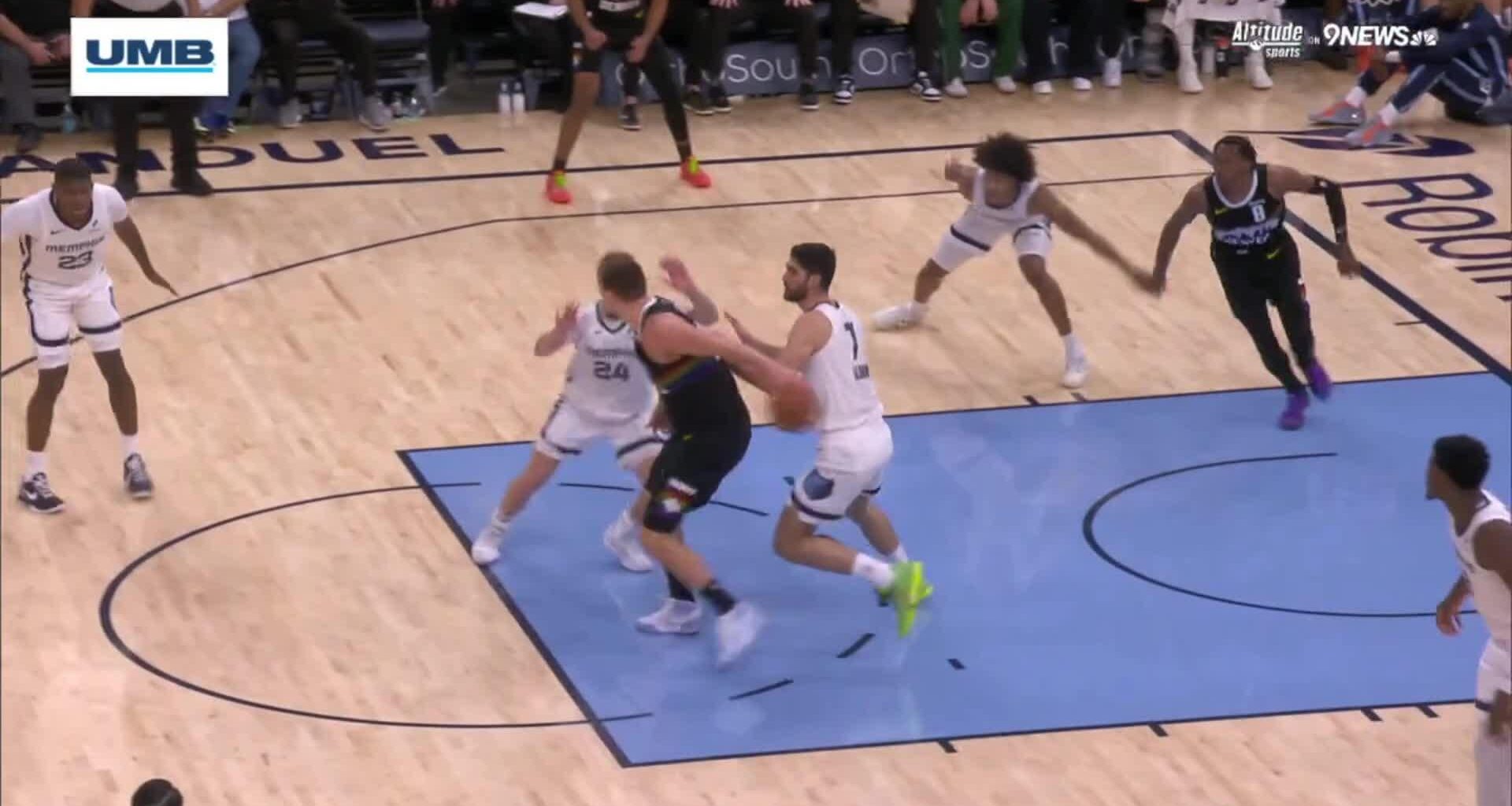 [Highlight] Jokić with a beautiful behind-the-back dime to Watson for the finish (with replay)