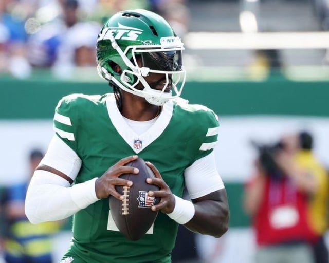 Since it’s Thursday and we have no confirmed starter,  if both are healthy who do you want to Start on Sunday?