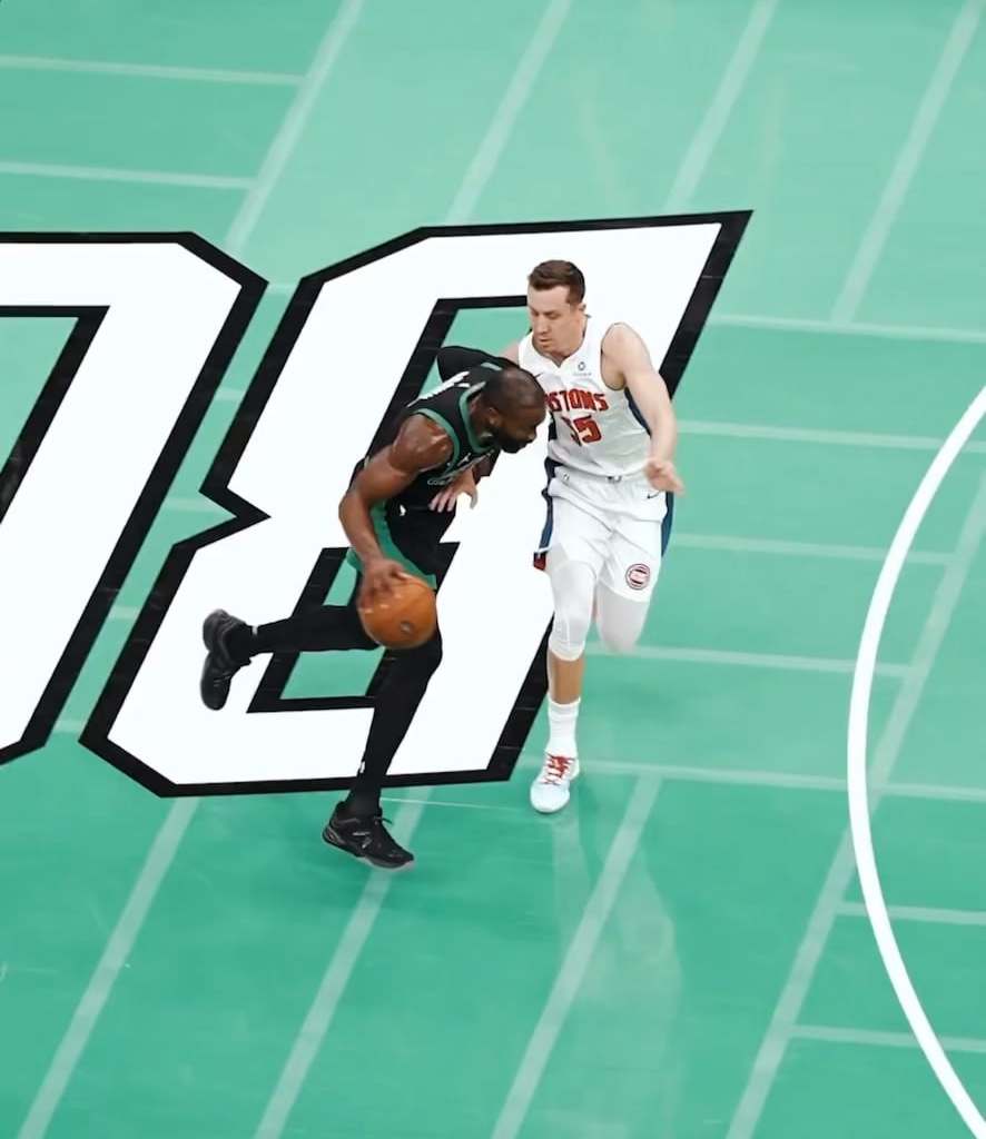 Brown has a killer crossover 😮