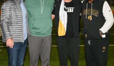 I hope Coach Cowher and Ben came to help 😕