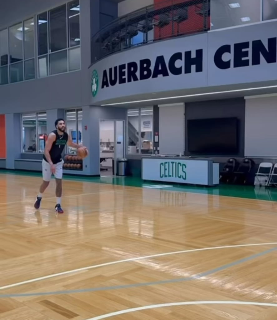 Jayson Tatum putting some work in the gym