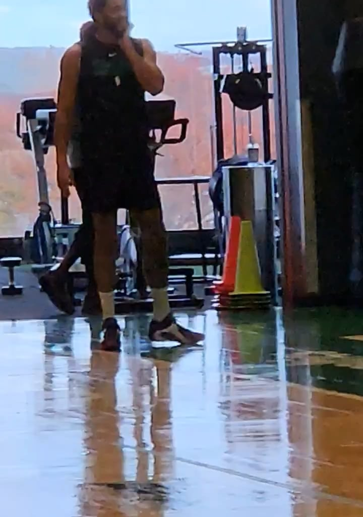 [Gary Washburn] A snippet of Jayson Tatum's Friday workout