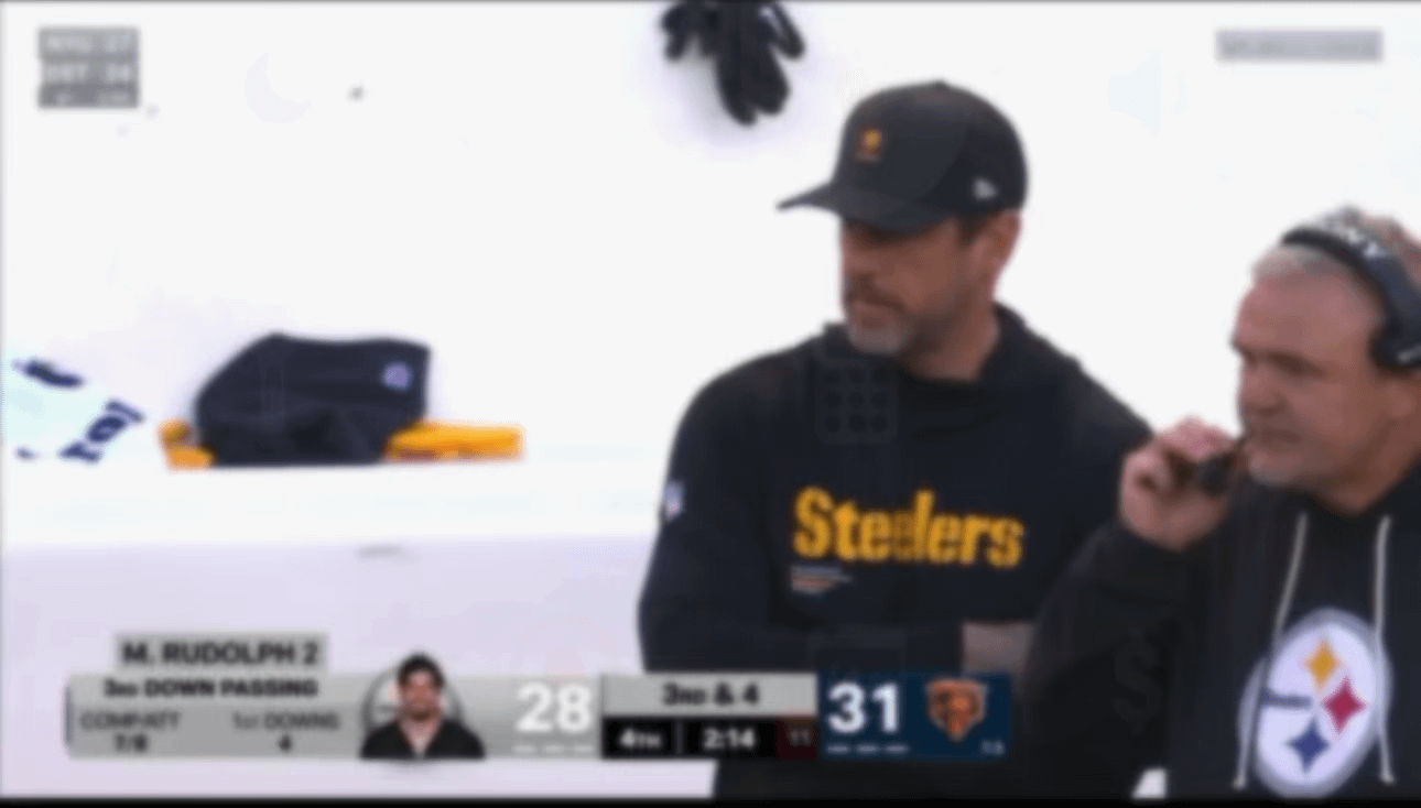 [Highlight] Aaron Rodgers knew the Steelers were in an illegal formation from the sidelines and couldn’t do anything about it.