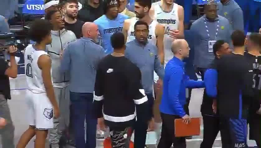 [Highlight] Ja Morant tells Klay Thompson, "You a bum" during post game skirmish