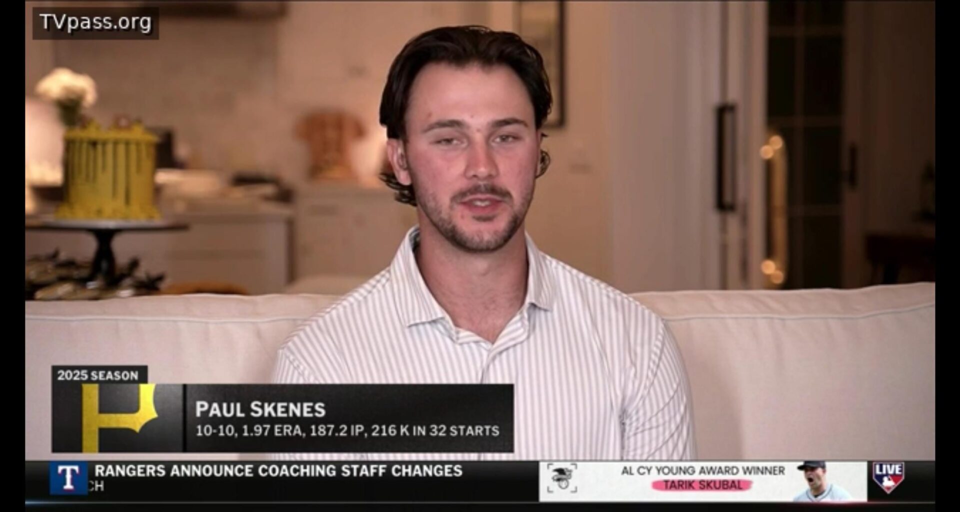 The cake is black & gold not pinstriped!!