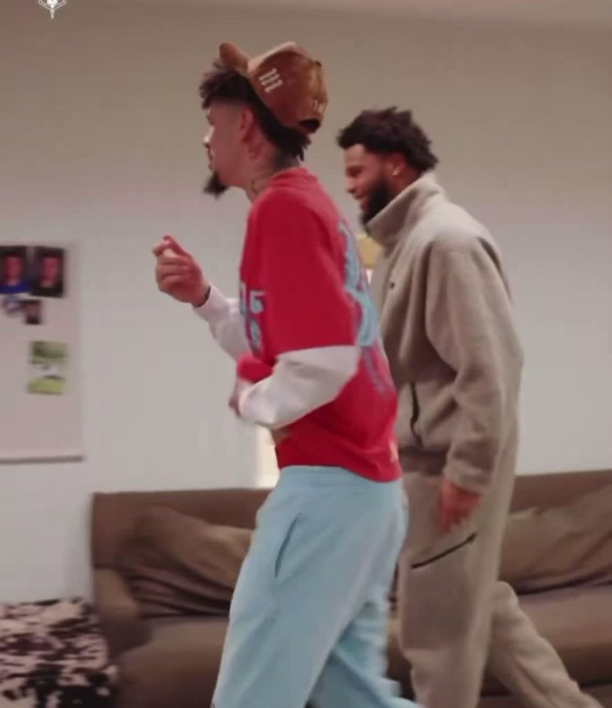 Knueppel tries to put Lamelo on a poster