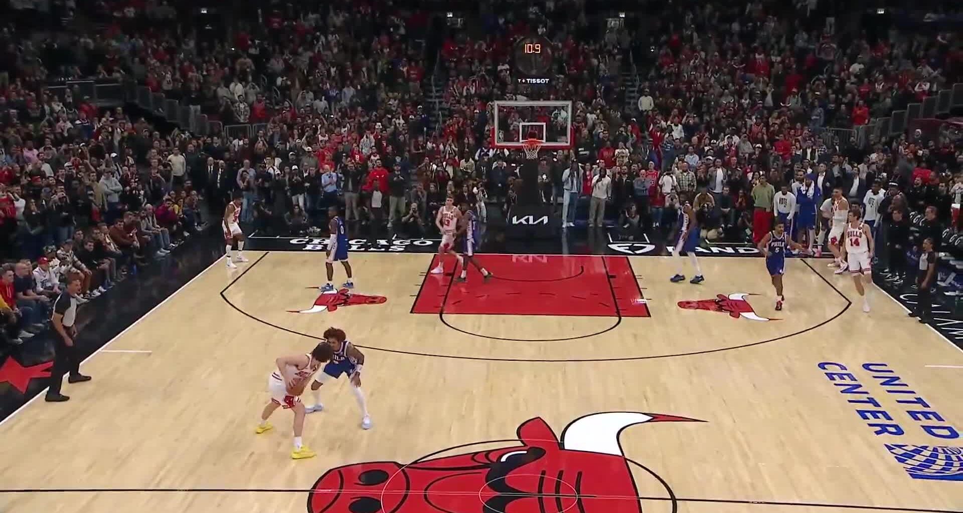 [Highlight] Nikola Vucevic drills the triple to give the Bulls their first lead with 3.2 seconds left! The Sixers blow a 24-point lead, going 0-FG in the final 6:26.