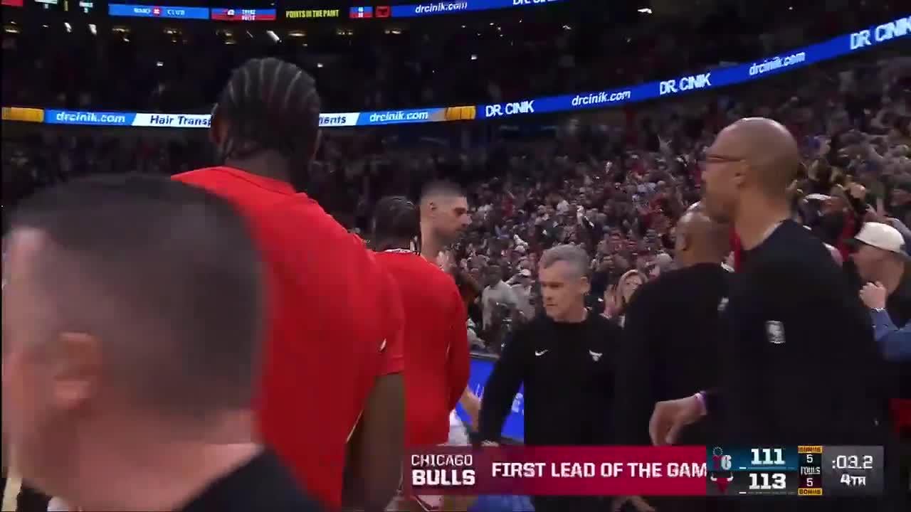 [Highlight] Bulls commentator Stacey King reacts to Nikola Vucevic's game winner: "I'm coming again Elizabeth! Oh lawd, it's the big one Elizabeth!"