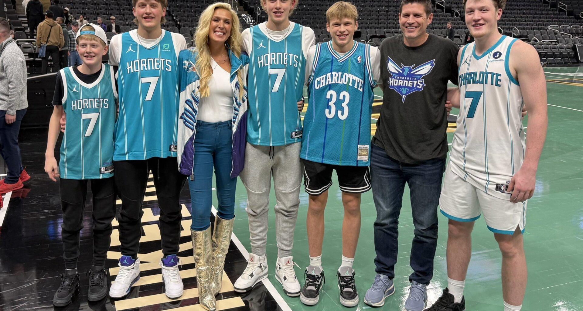 [Chari Knueppel] An Unforgettable Night - The Knueppels Rep the Hornets