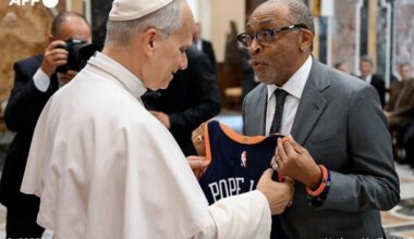 Spike spreading the word 🙌🏻