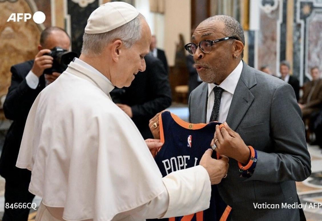 Spike spreading the word 🙌🏻