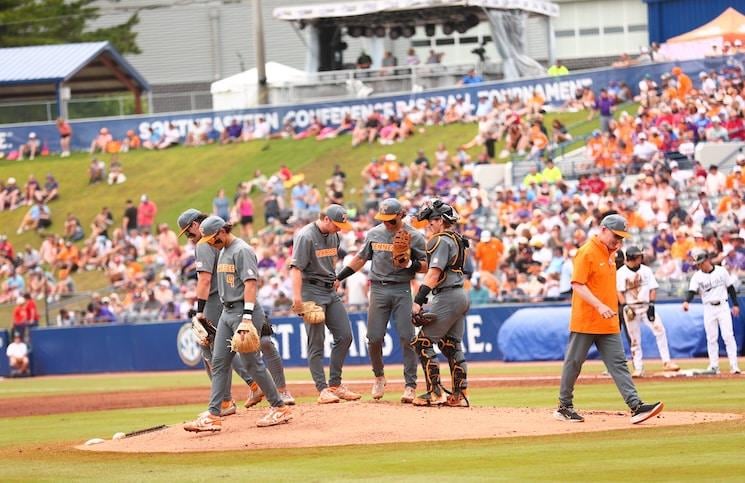 Frank Anderson leaves Tennessee for the Giants