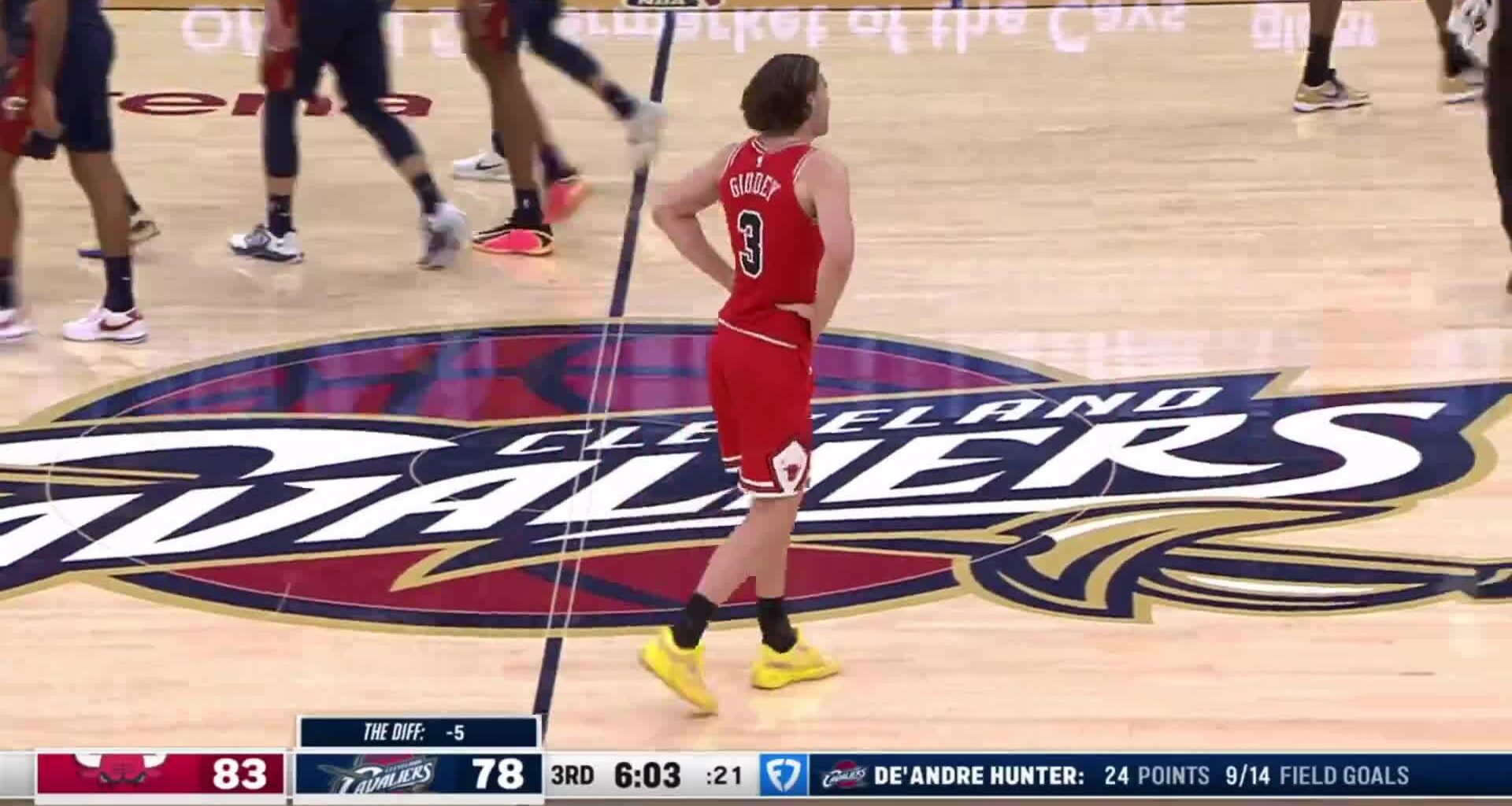 [Highlight] De'Andre Hunter breaks Giddey's ankles and then put Patrick Williams on a poster