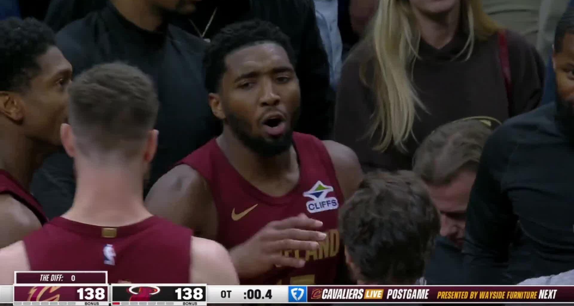 [Highlight] Donovan Mitchell hits the turnaround three to tie the game with .4 remaining in OT