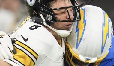 Petition to change logo to this pic of Aaron Rodgers