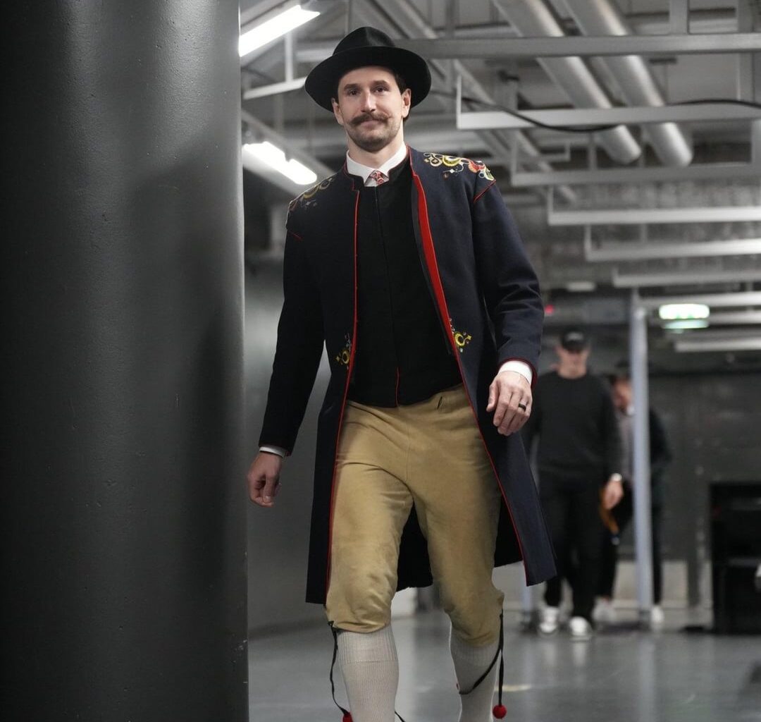 Filip Forsberg rocking the traditional Leksand folk outfit ahead of today’s NHLGlobalSeries 🔥
