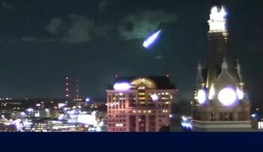 Ryan Rollins from way downtown! BANG!!!