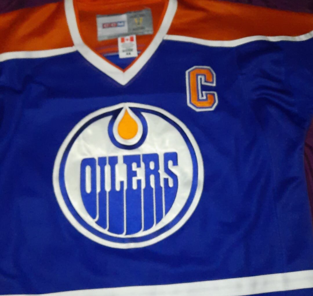 Is this a real Edmonton Oilers jersey?