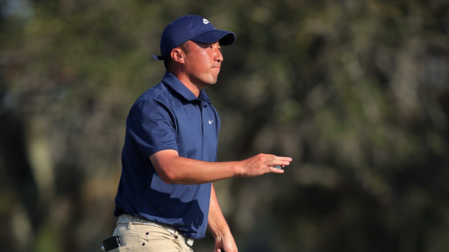 Doug Ghim narrowly misses 59, co-leads at RSM in bid to keep PGA Tour card