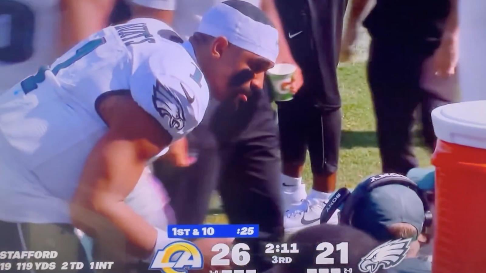 I want to see Hurts talking to Kevin and everyone like this on the sideline when we have leads