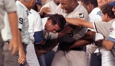 Frank Thomas looks mortified after seeing Bo Jackson bitten by Geno Petralli during the Ryan/Ventura fight.