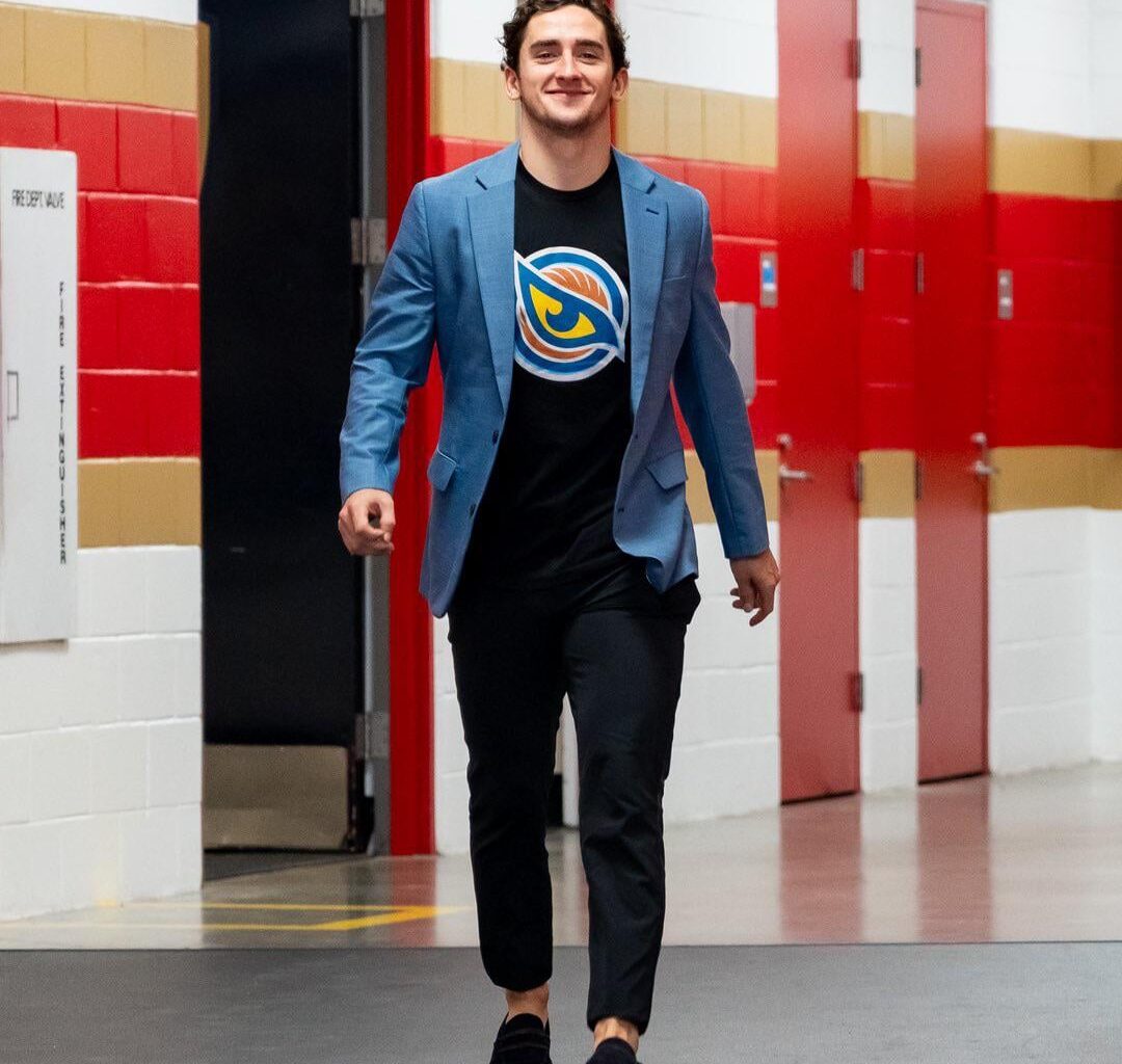 Mackie being a beauty today and repping the Vancouver Goldeneyes, where his twin sister Maddy plays!