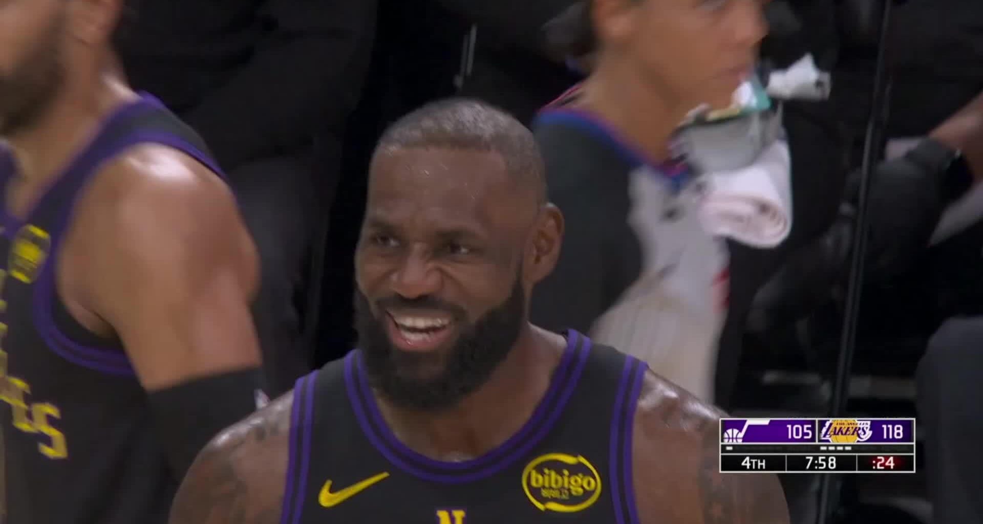 [Highlight] Lebron comes up with another assist, under the basket to Laravia