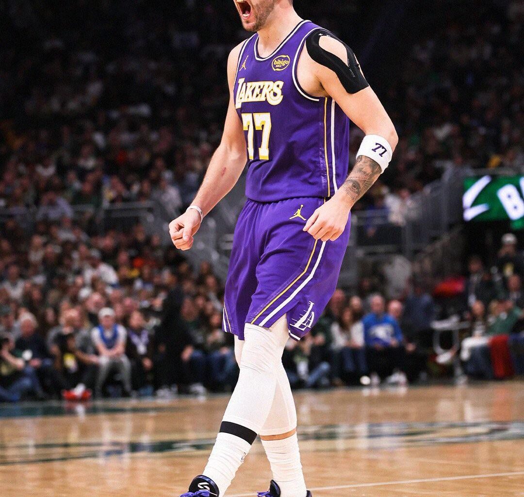 I’M IN LOVE WITH THE DON: 41 PTS 9 REB 6 AST 1 STL 2 BLK