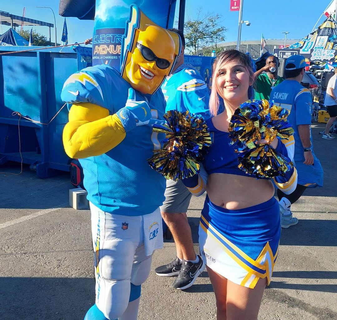 Chargers Cheerleader!!