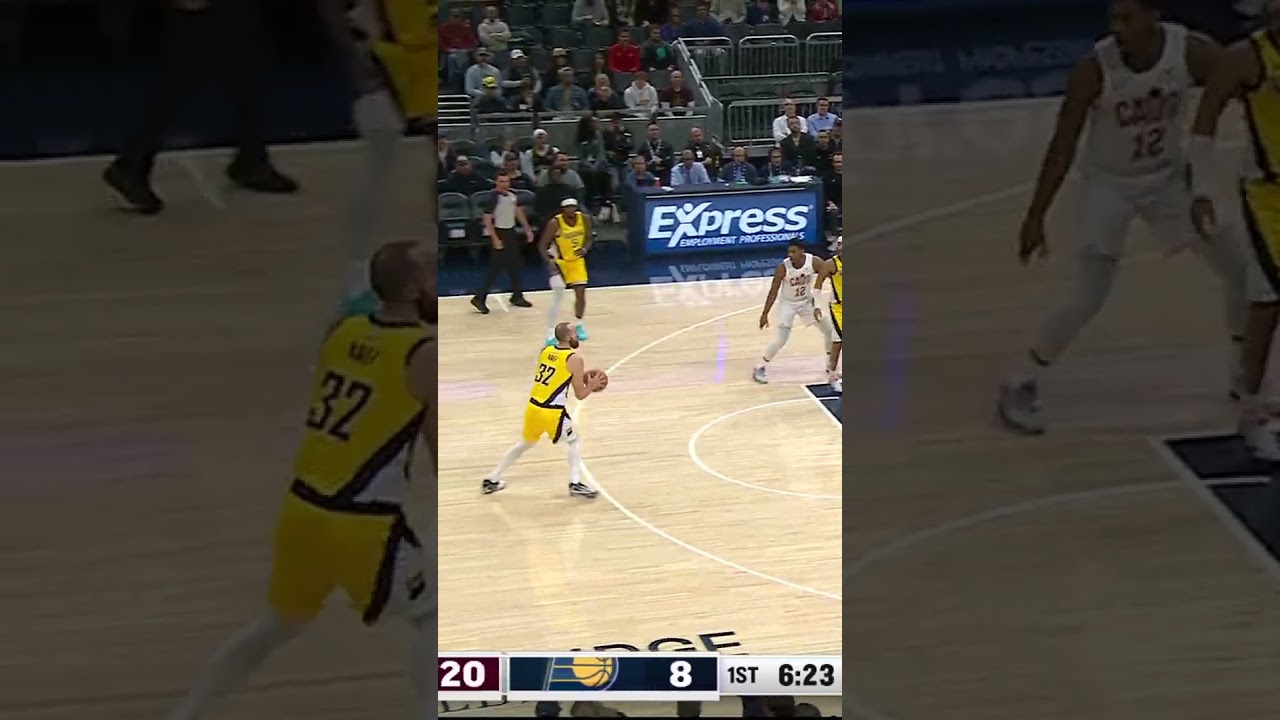 Jay Huff Splashes Home the Trey 💦