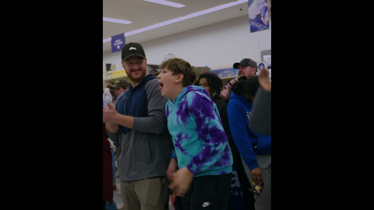 Jeffery Simmons spreads Holiday Magic🎁🌟