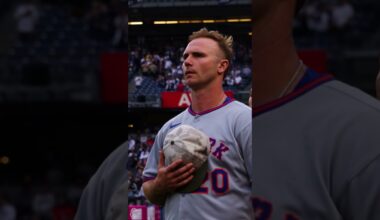 A Polar Bear makes a BIG splash 🐻‍❄️