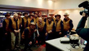 Hockey dads bringing their sons good luck in Nashville 🤠