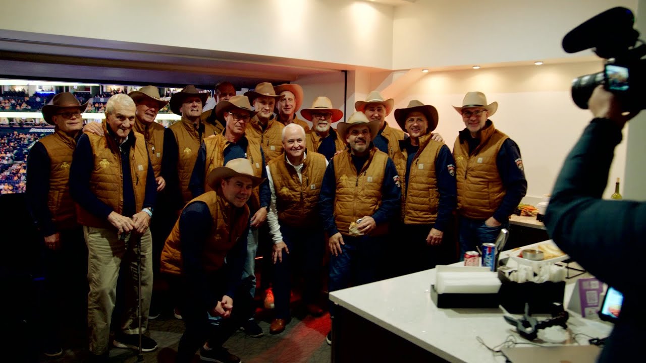 Hockey dads bringing their sons good luck in Nashville 🤠