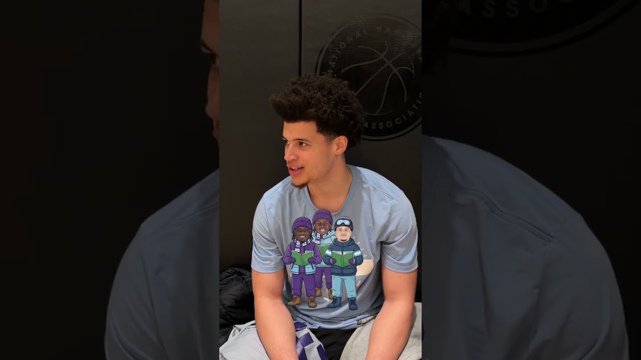 warming up our vocal chords 🎄🎶🎤  #nba #nbateam #christmas #caroling #singing