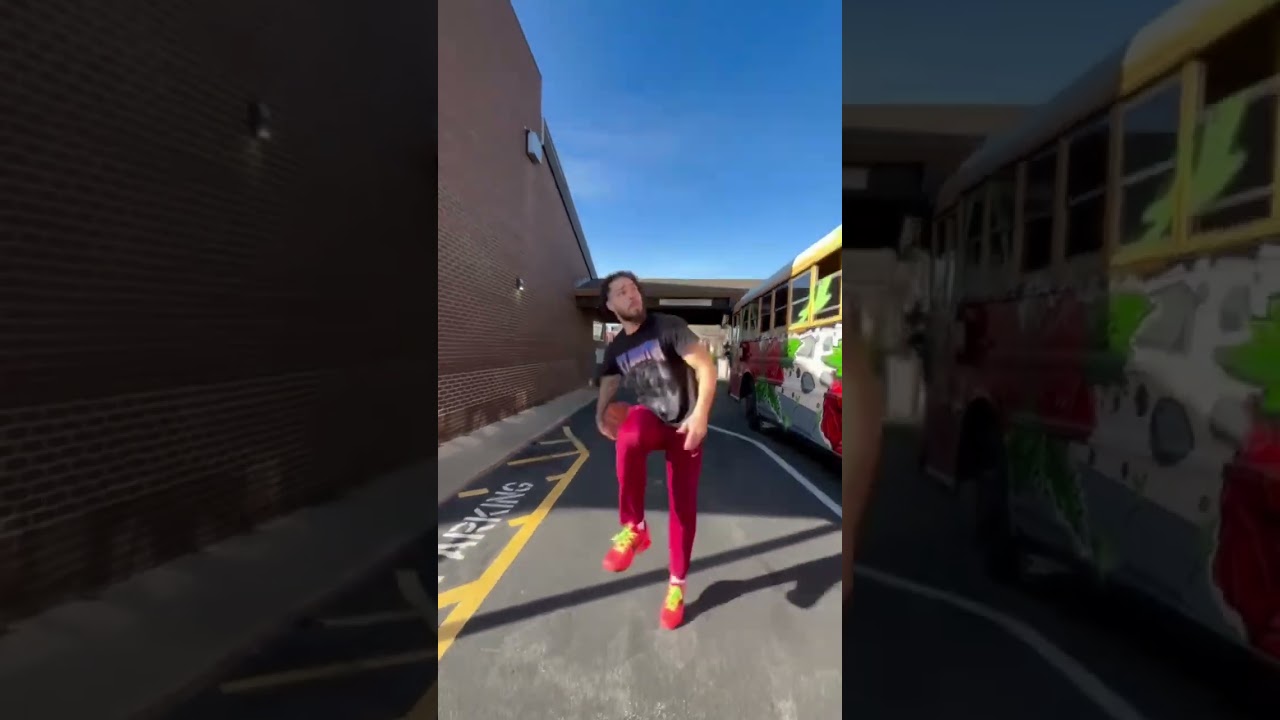 Santa slams it 😂 🎄 | (Via mjm.hoops, mjm.hoodieqel/IG)