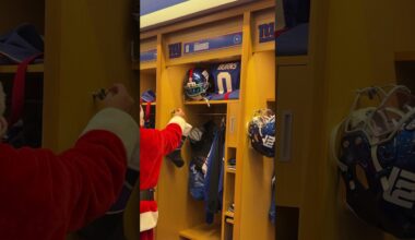 Early Christmas Gift 🎁 #shorts #nfl #Giants #nygiants #newyorkgiants