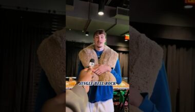 There are no wrong answers here🎄🎶 #christmas #dallasmavericks #nba