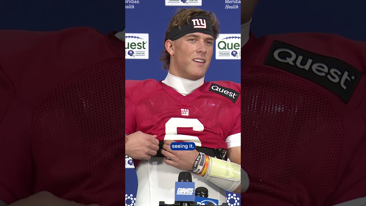 Jaxson Dart on seeing the tree at Rockefeller Center for the first time 🎄 #shorts #nfl #giants