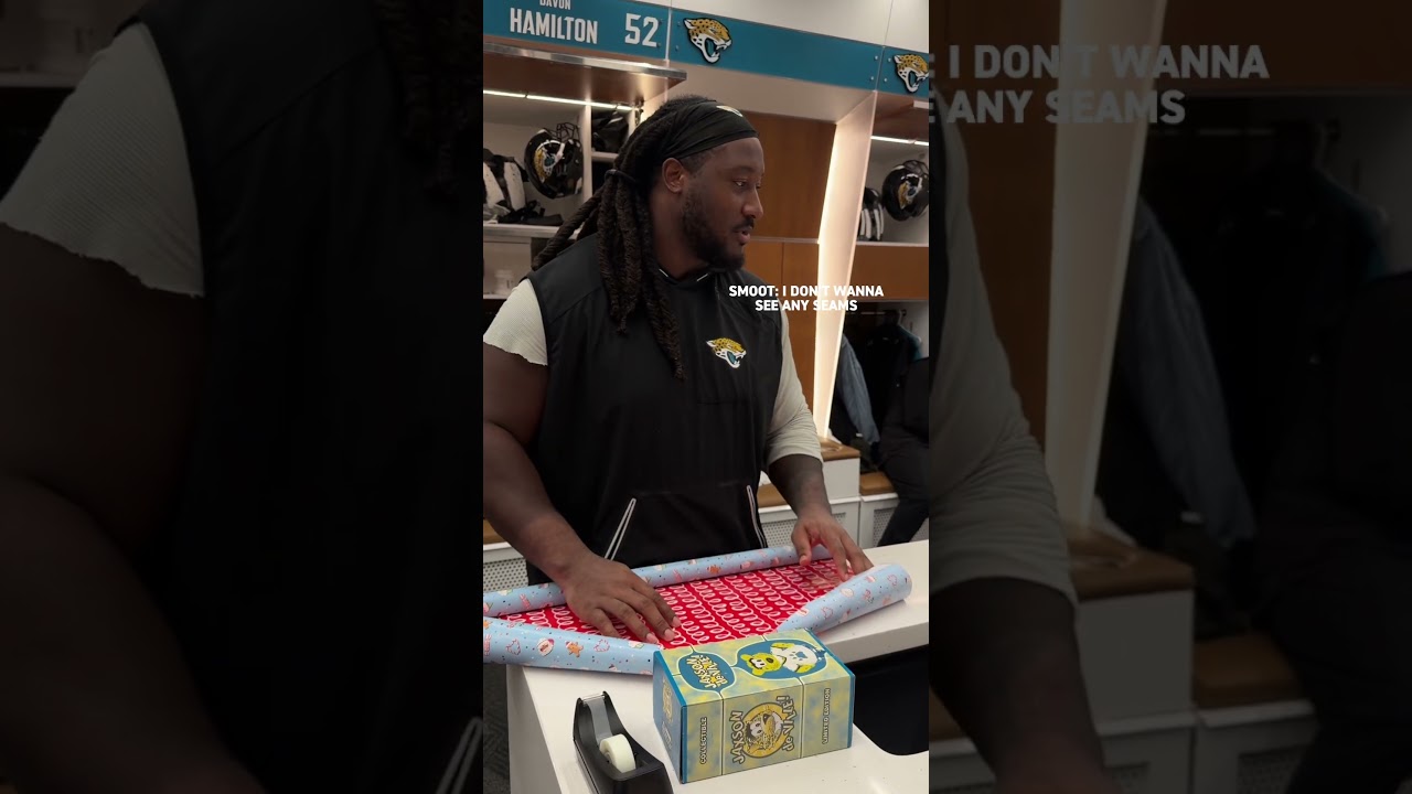 Gift Wrapping 101 😳 #DUUUVAL