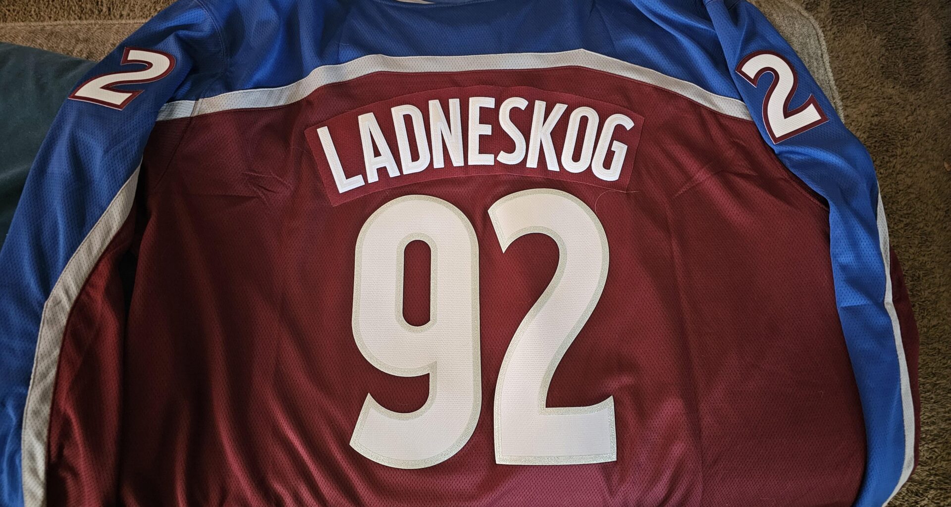 A huge thank you to the NHL store for my Ladneskog jersey from the Colordao Avalahcne.