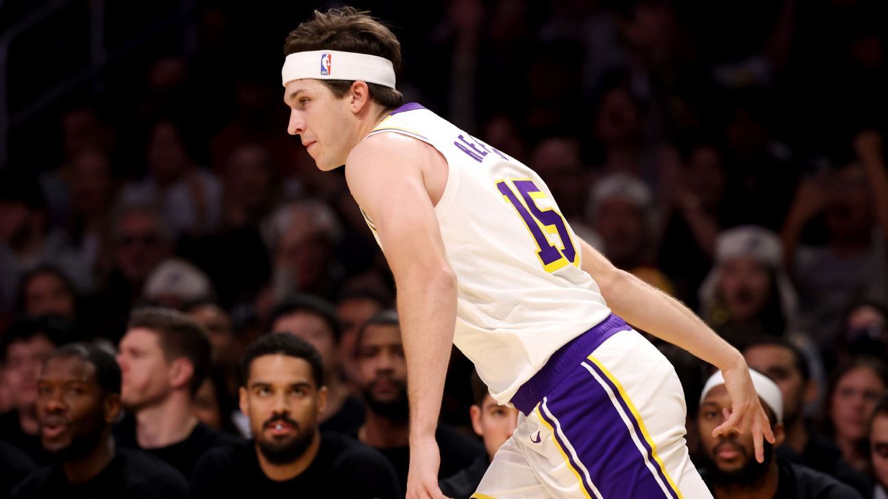 Lakers' Austin Reaves exits Christmas Day game due to calf soreness