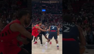 Kawhi finds the open three 🎯