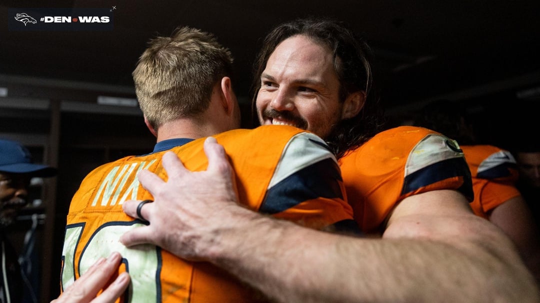 Broncos locker room love after a HUGE WIN❤️🏔️🏈