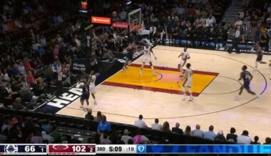 [Highlight] Chris Paul hits a huge three to cut the lead down to 33